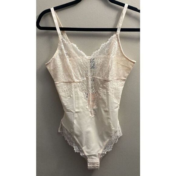 Pinsy Women's Sz 1X Whisper Pink Smoothing Lace Shapesuit Shapewear Bodysuit - Picture 1 of 4
